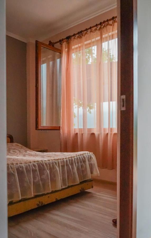 Ana-Maria Bnb Bed & Breakfast Tat'ev Bagian luar foto