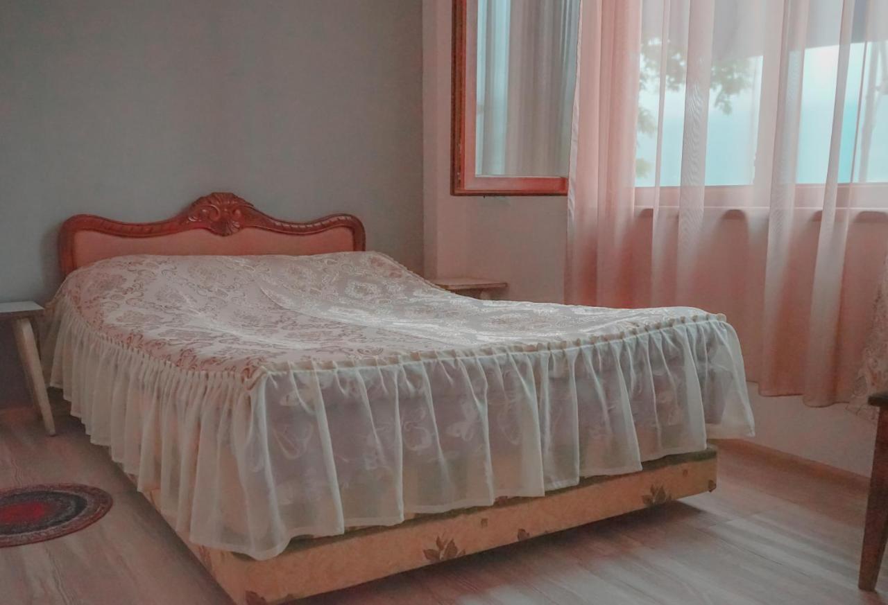 Ana-Maria Bnb Bed & Breakfast Tat'ev Bagian luar foto