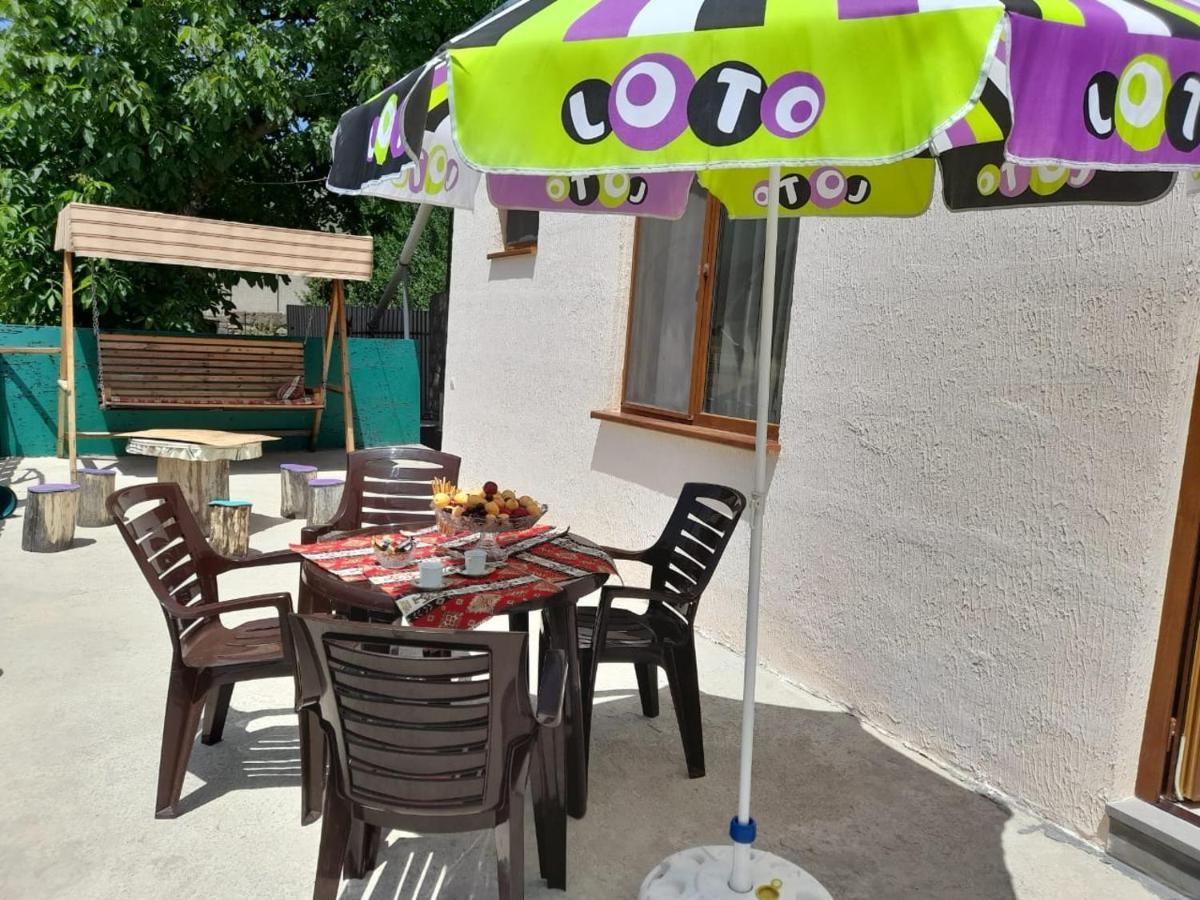 Ana-Maria Bnb Bed & Breakfast Tat'ev Bagian luar foto