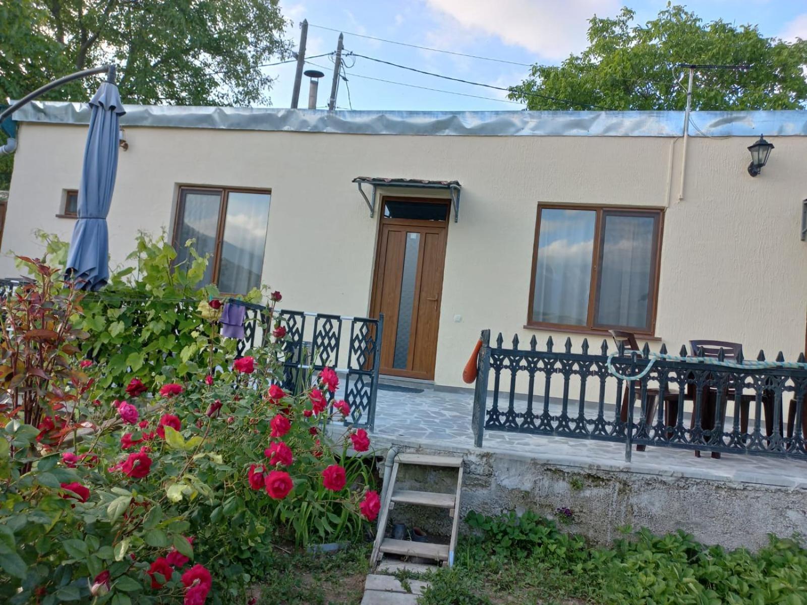 Ana-Maria Bnb Bed & Breakfast Tat'ev Bagian luar foto