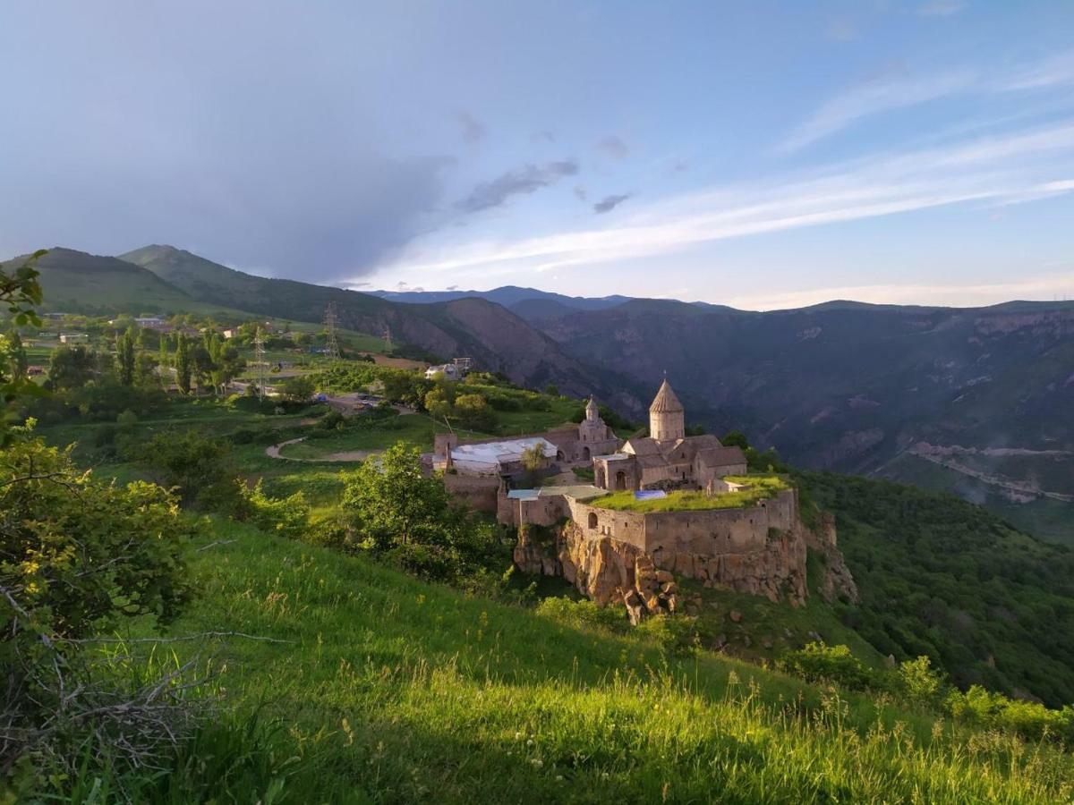 Ana-Maria Bnb Bed & Breakfast Tat'ev Bagian luar foto