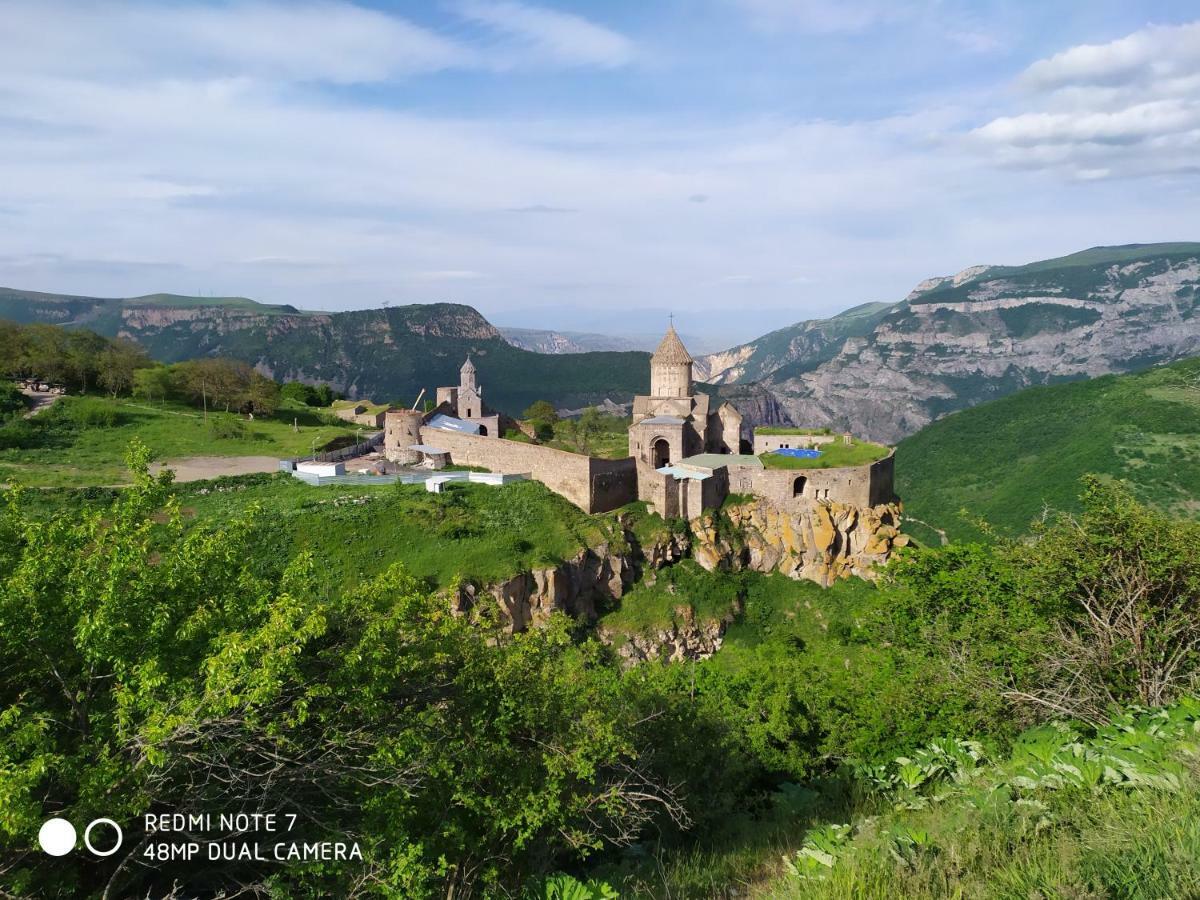 Ana-Maria Bnb Bed & Breakfast Tat'ev Bagian luar foto