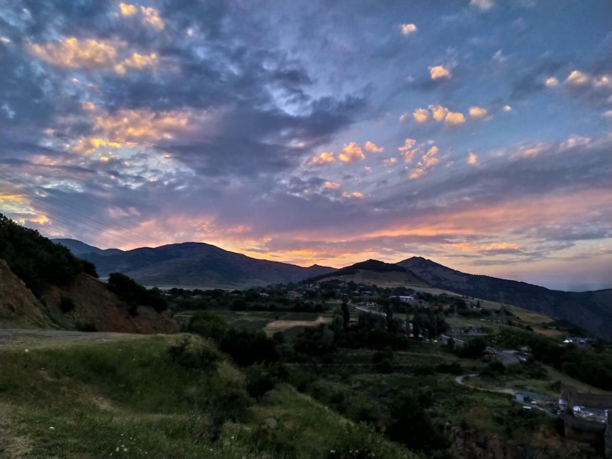 Ana-Maria Bnb Bed & Breakfast Tat'ev Bagian luar foto